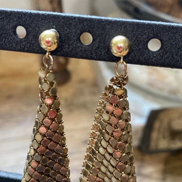 Vintage Gold and Mesh Dangle Earrings - Picture 4 of 8